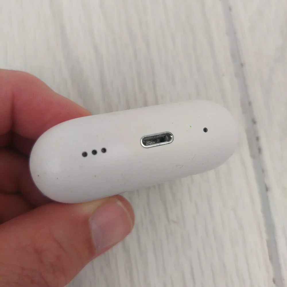 Apple AirPods Pro 2nd Gen A2968 Charging Case Only OS White USB-C MagSafe